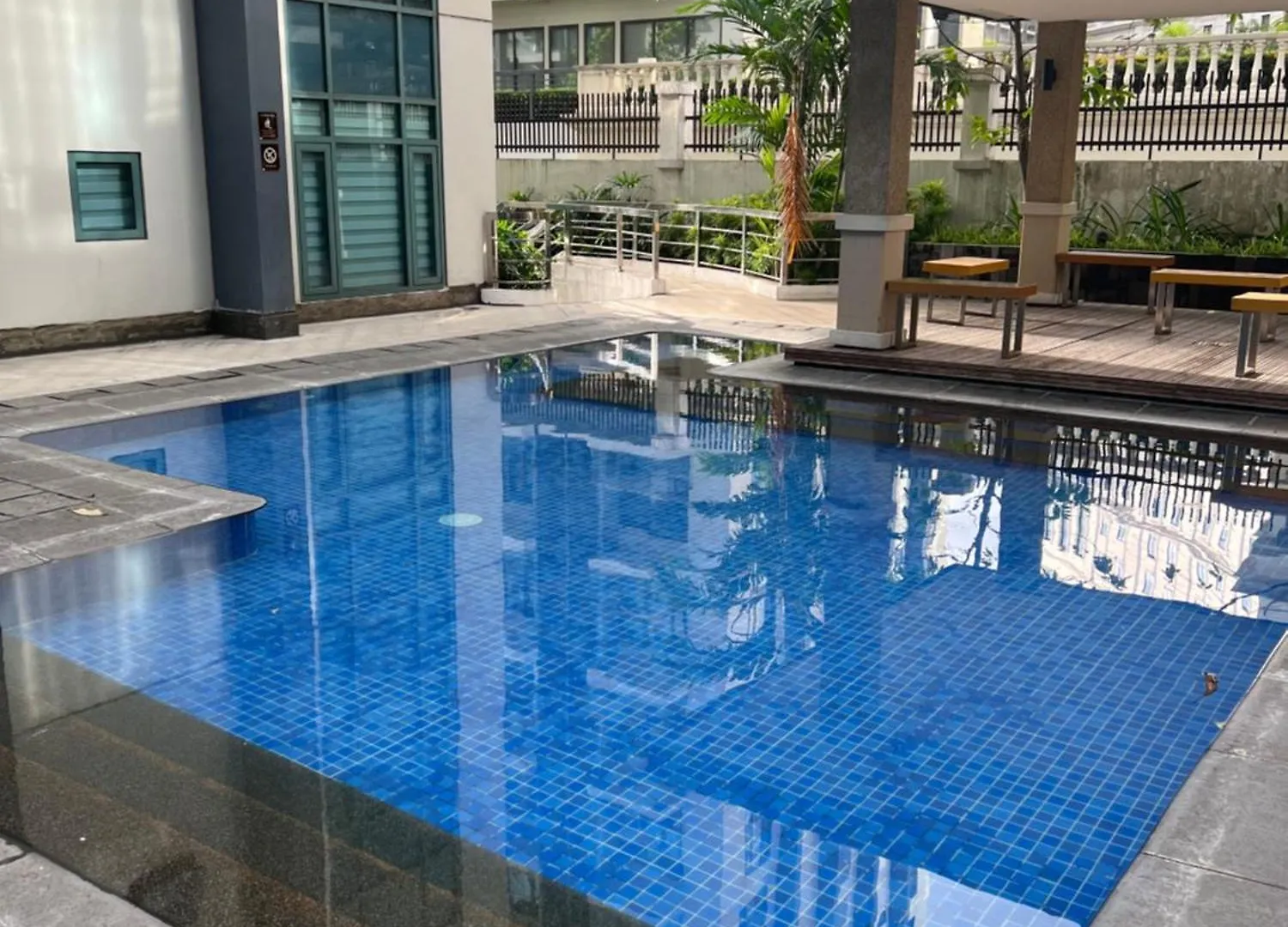 Apartment Two Palm Tree Villas By Trisha Manila